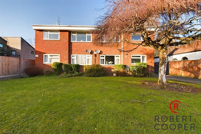 2 Bedroom Maisonette For Sale In Woodlands Avenue, Eastcote, HA4