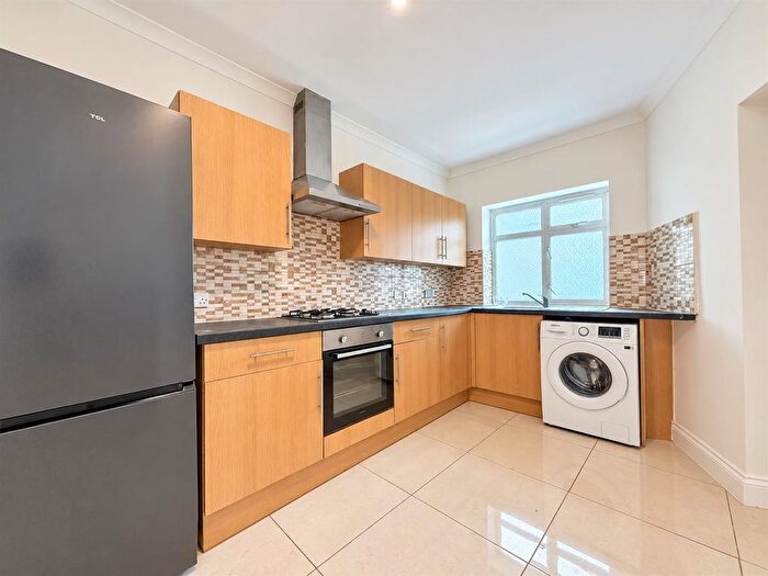 3 Bedroom End Of Terrace House To Rent In Raynor Close, Southall, UB1