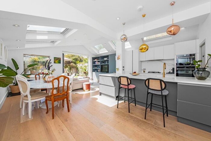 3 Bedroom Apartment For Sale In Ardbeg Road Herne Hill, SE24