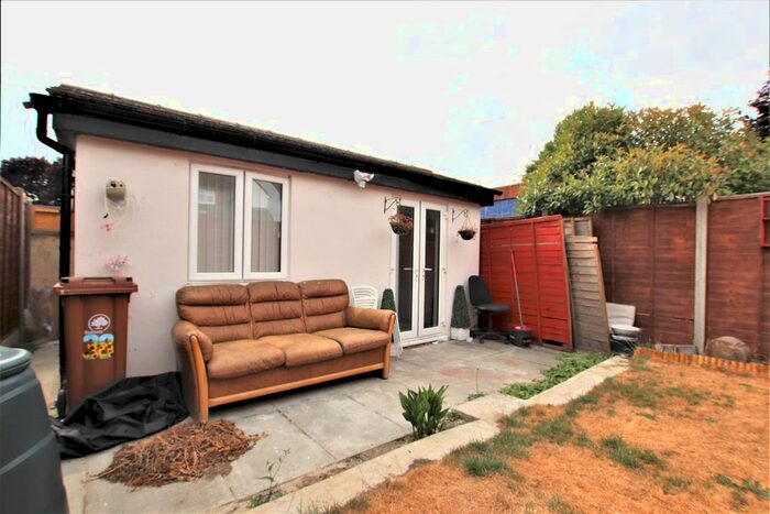 Studio To Rent In Salcott Road, Croydon, CR0