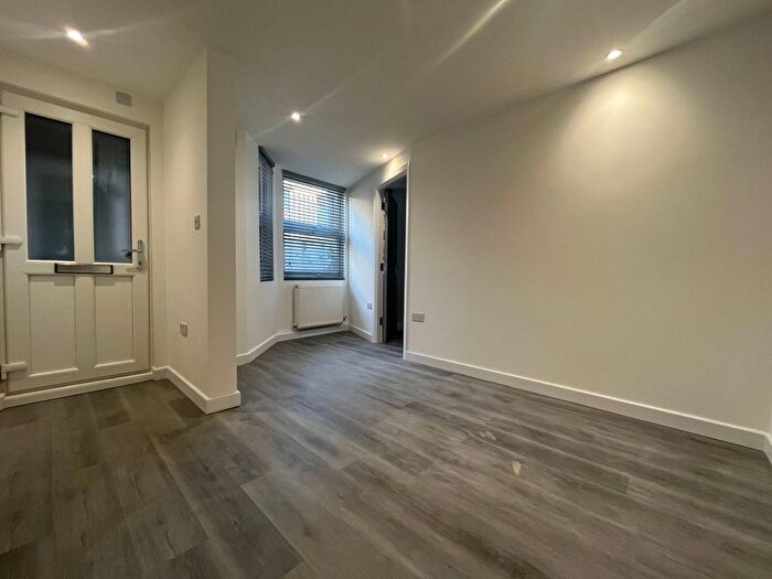 2 Bedroom Flat To Rent In Darnley Street, Gravesend, DA11