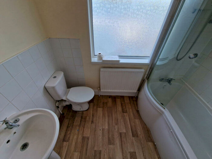 1 Bedroom Flat To Rent In Cottingham Road, Hull, Yorkshire, HU6