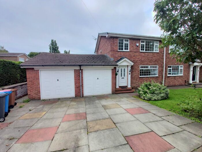 3 Bedroom Semi-Detached House To Rent In Hilton Grove, Worsley, M28