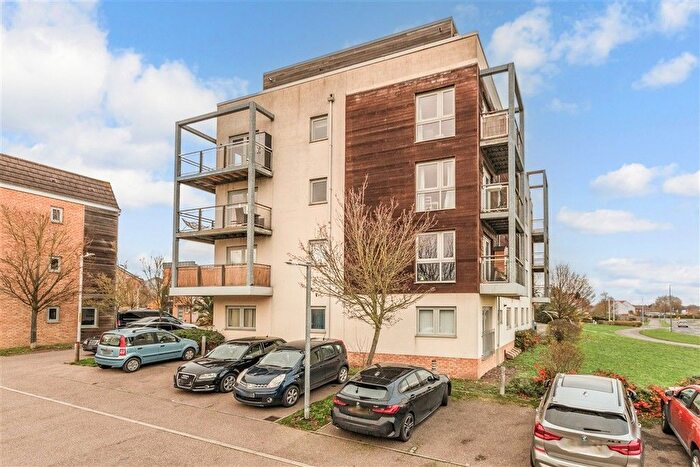2 Bedroom Flat For Sale In Cameron Drive, Dartford, Kent, DA1