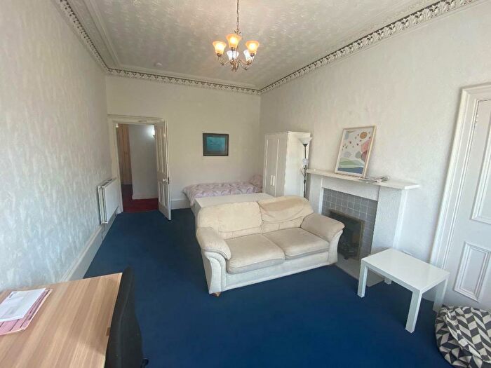 3 Bedroom Flat To Rent In Parkside Terrace, Newington, Edinburgh, EH16