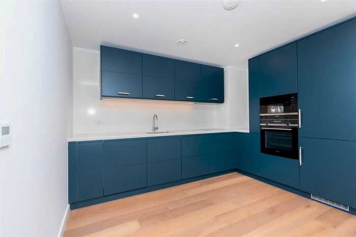2 Bedroom Flat To Rent In Postmark, Phoenix Place, WC1X