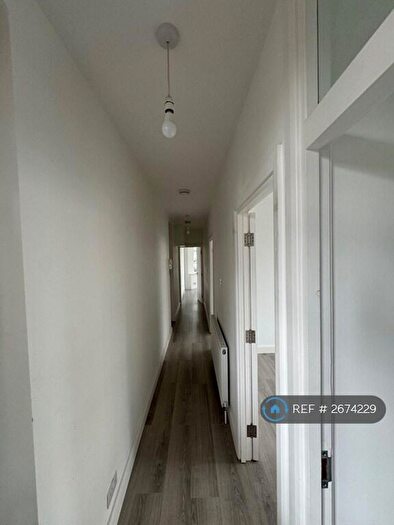 2 Bedroom Flat To Rent In Milton Court, London, N22