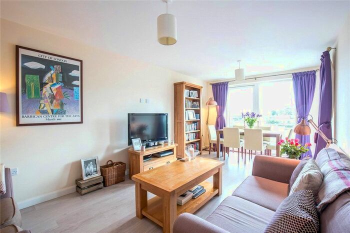 2 Bedroom Flat To Rent In Park Road, Crouch End, London, N8