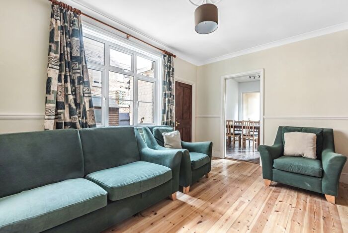 4 Bedroom Maisonette To Rent In Strickland Row, Earlsfield, London, SW18