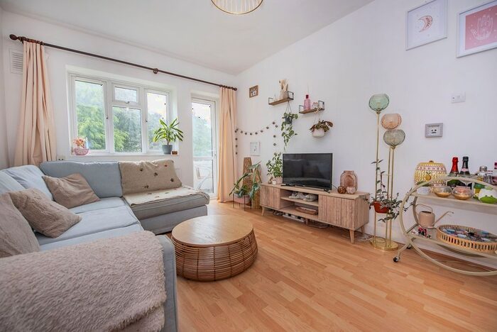1 Bedroom Flat To Rent In Lochinvar Street, London, SW12