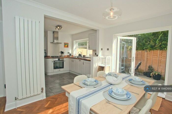 2 Bedroom Flat To Rent In Alumhurst Road, Bournemouth, BH4