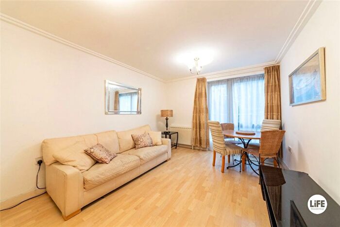 1 Bedroom Flat To Rent In Victoria Road, North Acton, W3