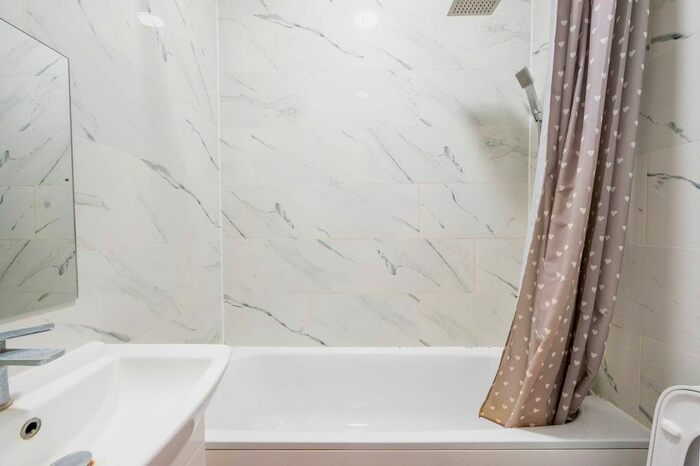 Studio To Rent In Endlesham Road, Balham, London, SW12