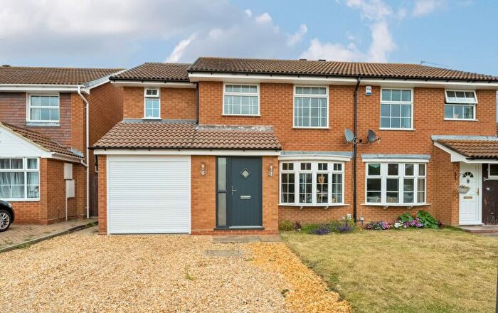 3 Bedroom Semi-Detached House To Rent In Dowding Close, Woodley, RG5