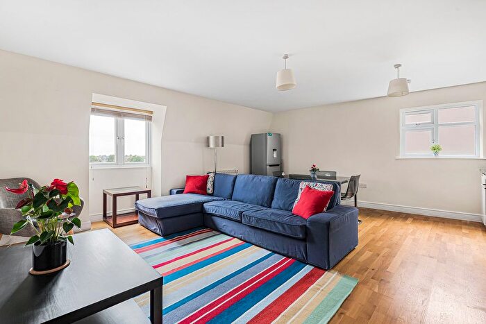 2 Bedroom Flat For Sale In Northfield Avenue, Ealing, Northfields, W13