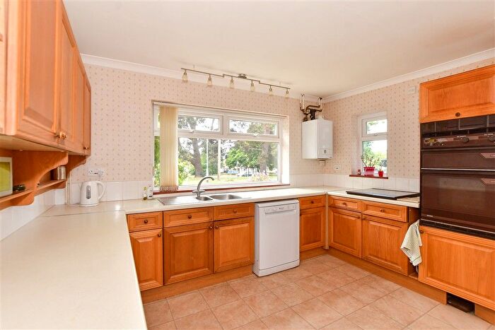 4 Bedroom Semi-detached House For Sale In Hillary Mount, Billericay, Essex, CM12