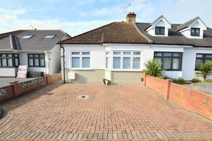 2 Bedroom Bungalow To Rent In Albany Road, Hornchurch, RM12