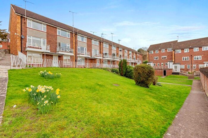 2 Bedroom Maisonette For Sale In Amersham Hill, High Wycombe, HP13