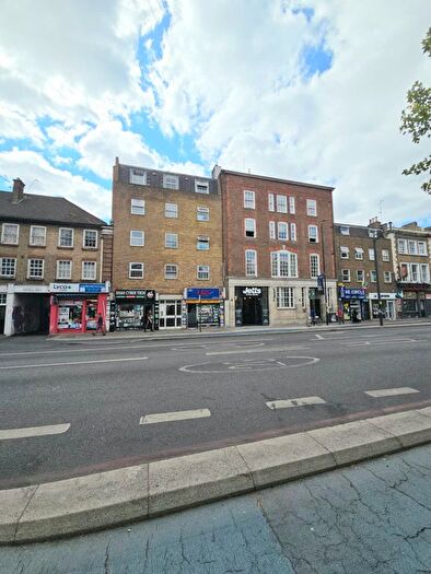 1 Bedroom Flat To Rent In Mile End Road, London, E1
