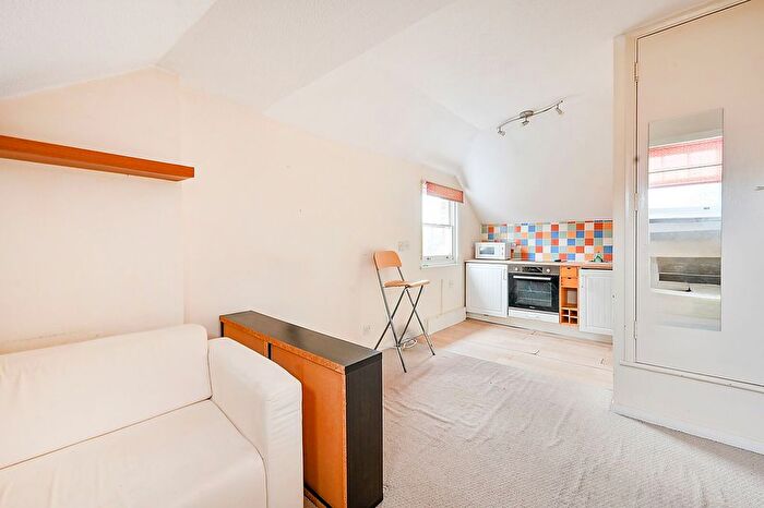 Studio To Rent In Culmington Road, Ealing Broadway, London, W13