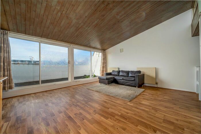 Studio To Rent In Albert Street, London, NW1