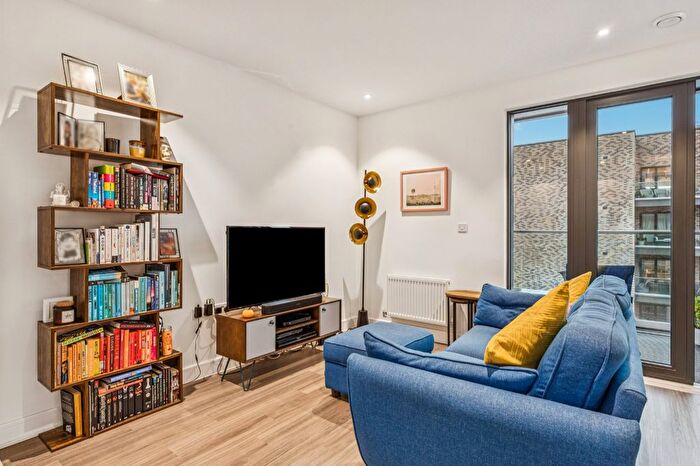 1 Bedroom Flat To Rent In Causeway House, Creek Lane, SW18