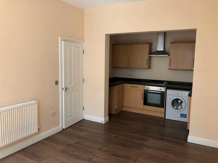 2 Bedroom Flat To Rent In Union Street, Aldershot, GU11