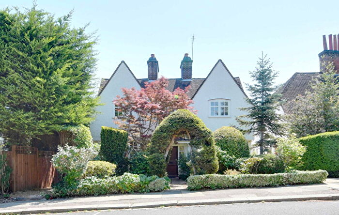 4 Bedroom Detached House For Sale In Southway, London, NW11