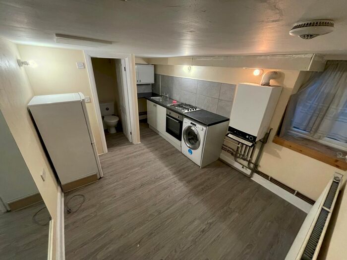 Studio To Rent In High Street, South Norwood SE25