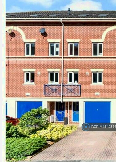 4 Bedroom Terraced House To Rent In Applecross Close, Rochester, ME1