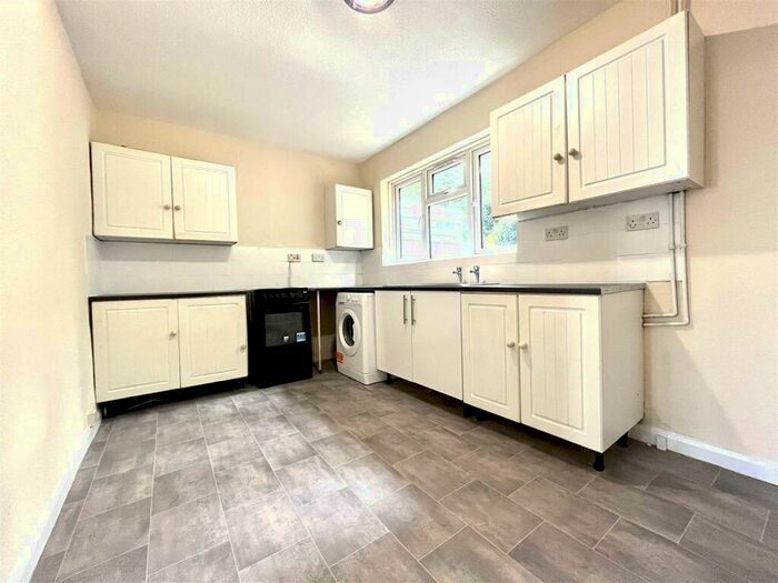 3 Bedroom End Of Terrace House To Rent In Edington Road, Enfield, EN3