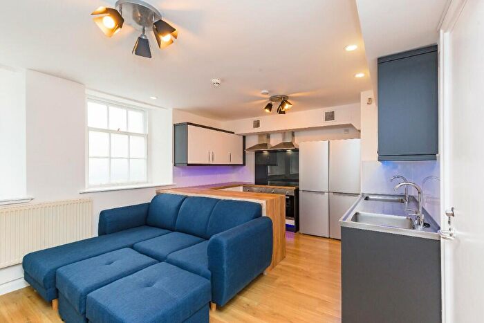 6 Bedroom Apartment To Rent In Leazes Terrace, Newcastle Upon Tyne, NE1