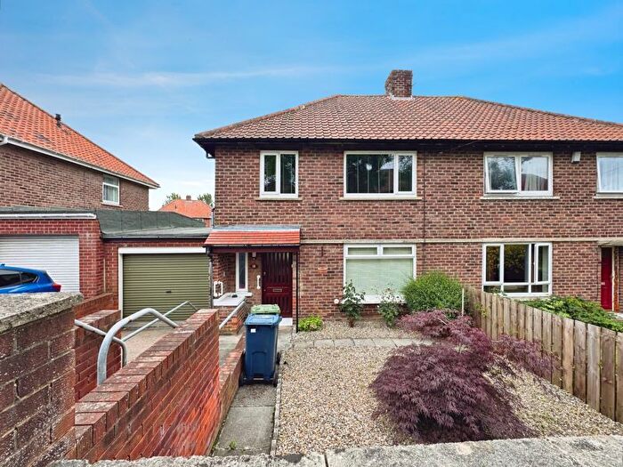 3 Bedroom Semi-Detached House For Sale In Park View, Winlaton, NE21