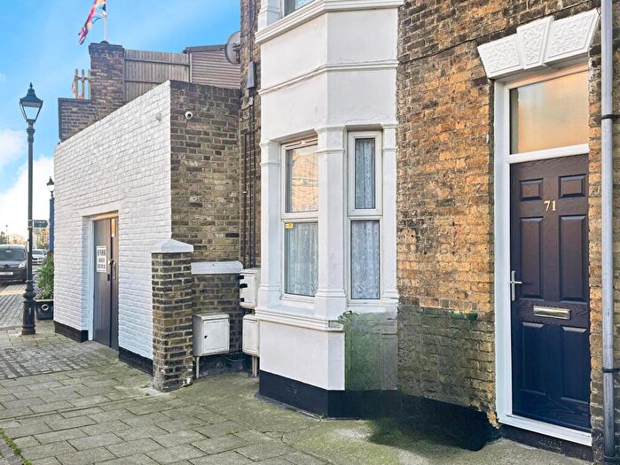 1 Bedroom Flat For Sale In High Street, Sheerness, ME12