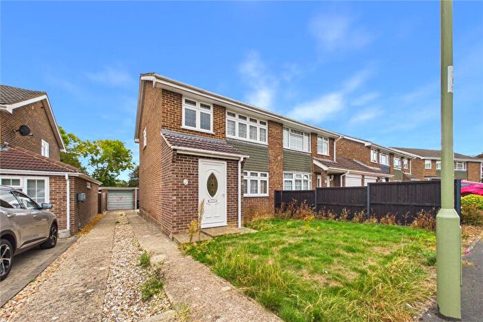 3 Bedroom End Of Terrace House For Sale In Coates Close, Basingstoke, Hampshire, RG22