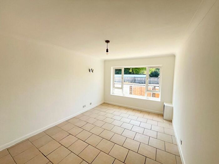 2 Bedroom Maisonette To Rent In Camp Road, St Albans, AL1