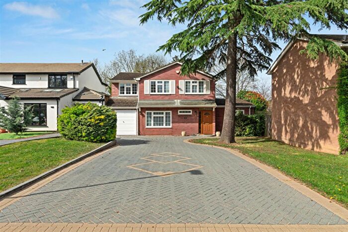 4 Bedroom Detached House For Sale In Ash Close, Stanmore, HA7