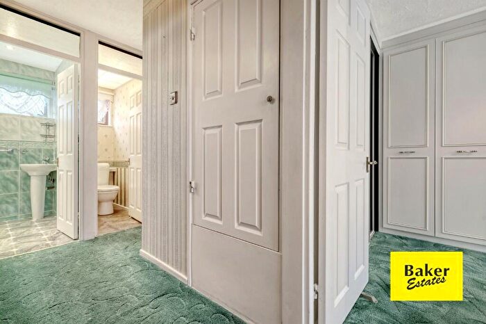 3 Bedroom End Of Terrace House For Sale In Covert Road, Hainault, London, IG6