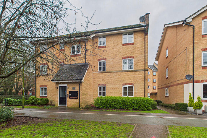 2 Bedroom Apartment For Sale In Stephenson Wharf, Apsley, HP3