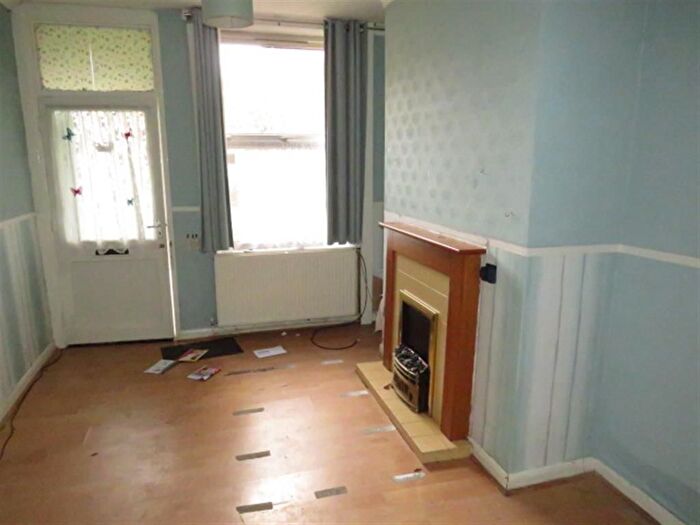 2 Bedroom End Of Terrace House For Sale In Tong Road, Wortley, Leeds, LS12