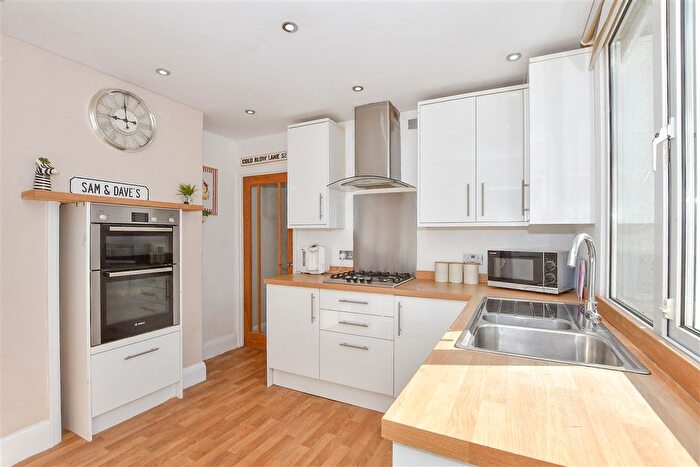 1 Bedroom Maisonette For Sale In Southfields Road, West Kingsdown, Sevenoaks, Kent, TN15