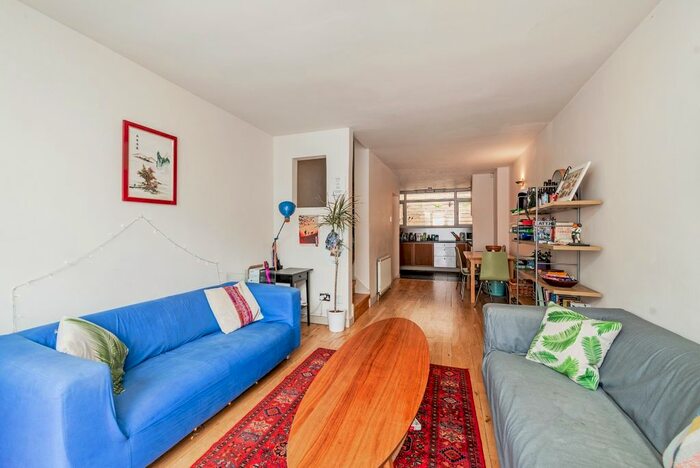 3 Bedroom Mews To Rent In Ruston Mews, London, W11