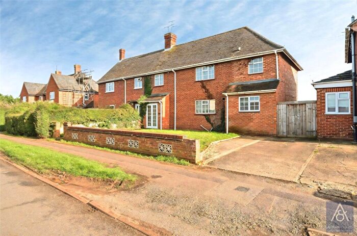 4 Bedroom Semi Detached House For Sale In Overn Avenue, Buckingham, Buckinghamshire, MK18