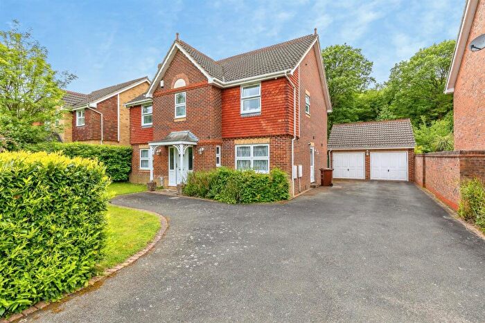 5 Bedroom Detached House For Sale In Lamplighters Close, Hempstead, Gillingham, ME7