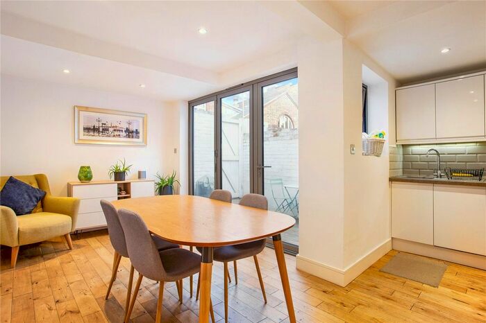 1 Bedroom Flat To Rent In Eccles Road, Clapham Junction, SW11