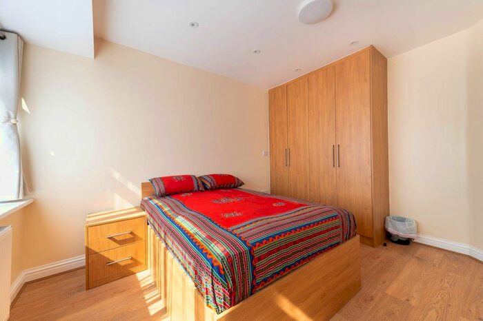 Studio To Rent In Bilton Road, Perivale, Greenford, UB6