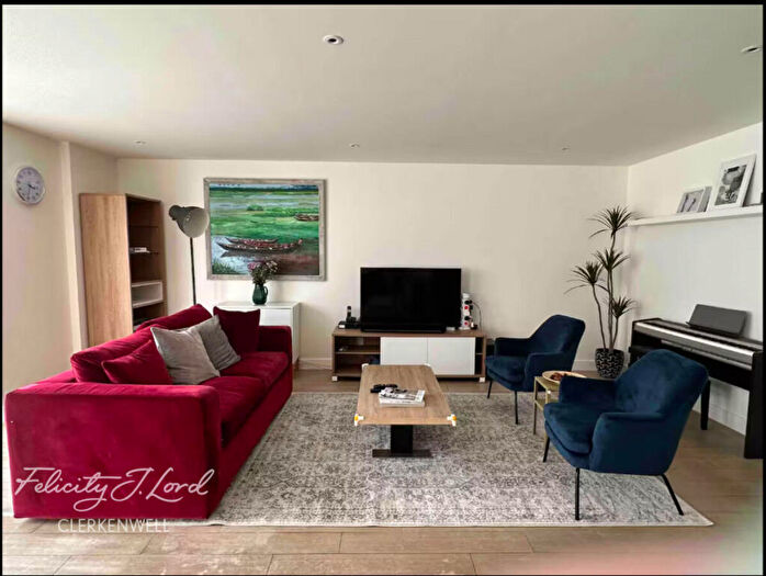 2 Bedroom Apartment To Rent In Canalside Square, London, N1