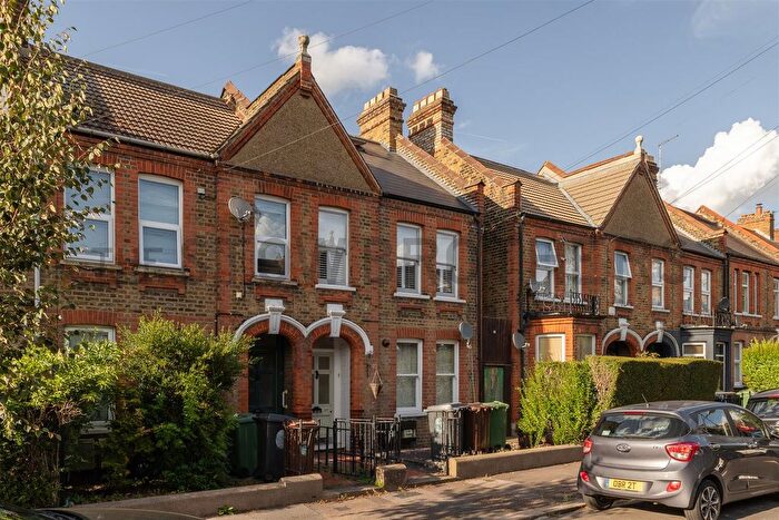 1 Bedroom Flat To Rent In Courtenay Road, Walthamstow, E17
