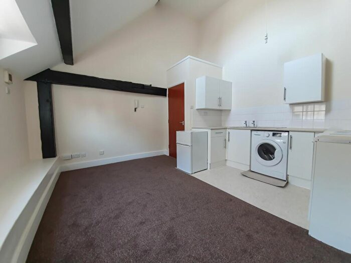 1 Bedroom Flat To Rent In High Street, East Grinstead, RH19