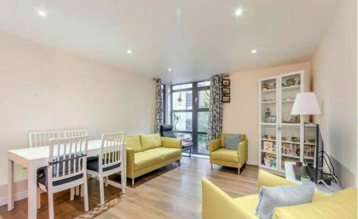 2 Bedroom Flat To Rent In Scott Avenue, London, SW15